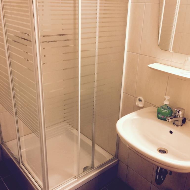 נוינבורג אם ריין Hotel-Zahringerstube חדר תמונה
